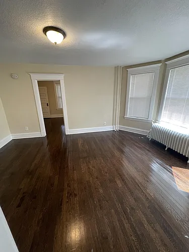 970 Reaney Ave E #3 Photo 1