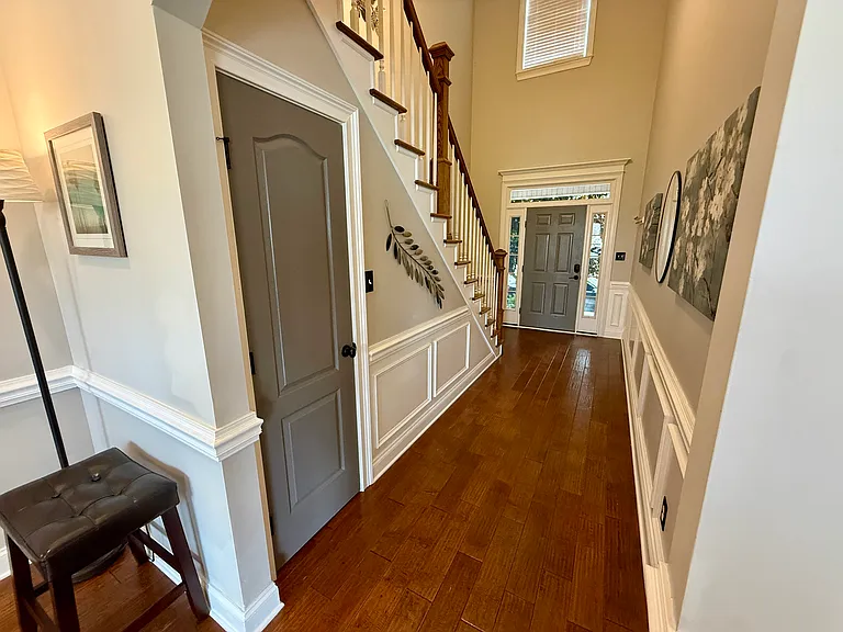 633 Dunrobin Ln — Photo 11