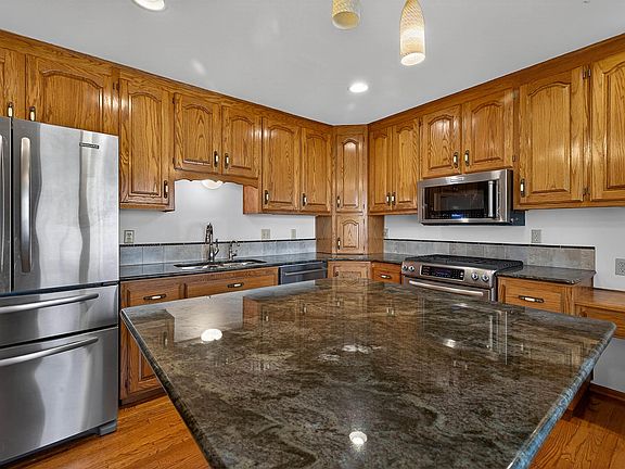 4th image of 3835 SW Wood Valley Dr