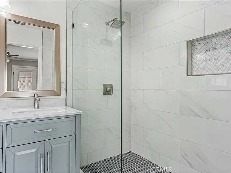 2110 Rockefeller Ln #2 — Photo 26