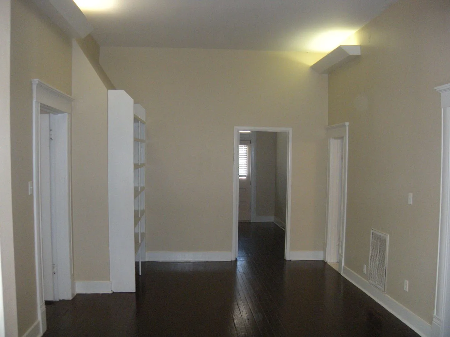 Lenox House - West Campus - 3 Bedroom — Photo 4