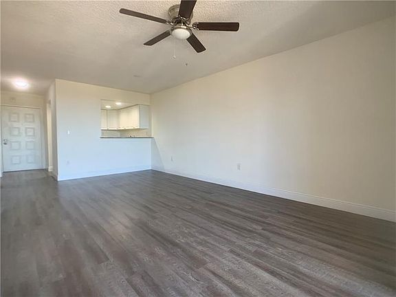 2nd image of 19455 NE 10th Ave #3-517