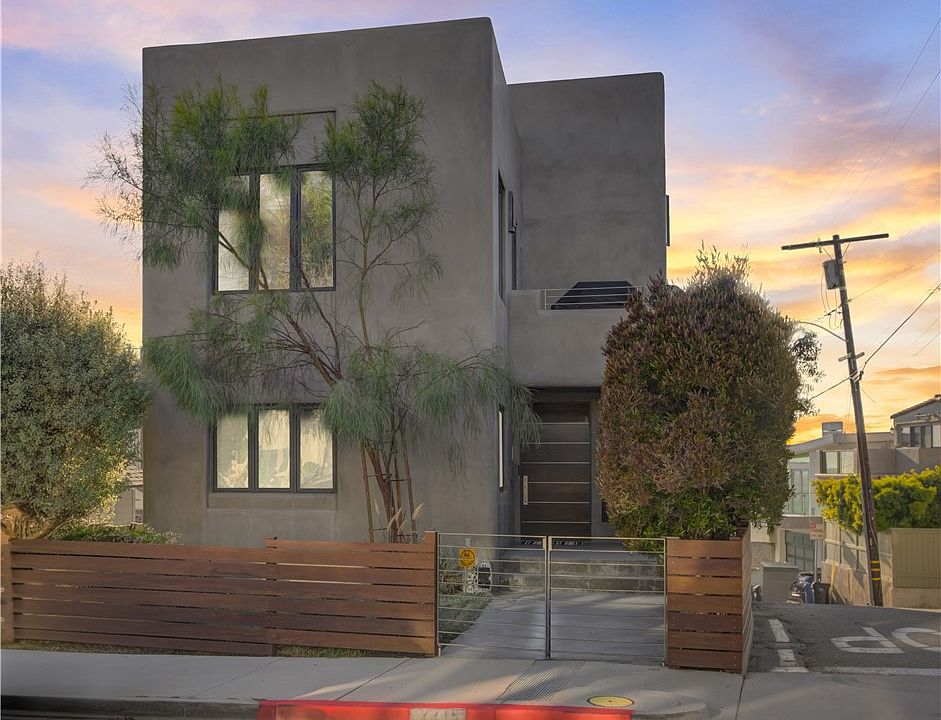 1st image of 2219 Park Ave