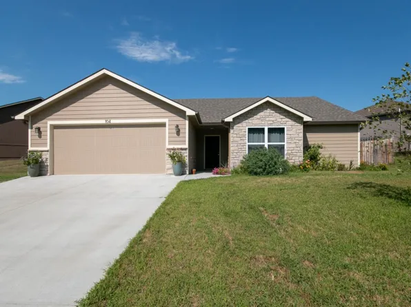 104 Quail Ct, Saint George, KS 66535