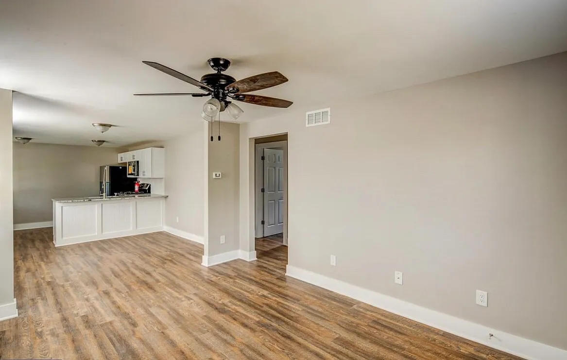 412 S Charleston Ave — Photo 1