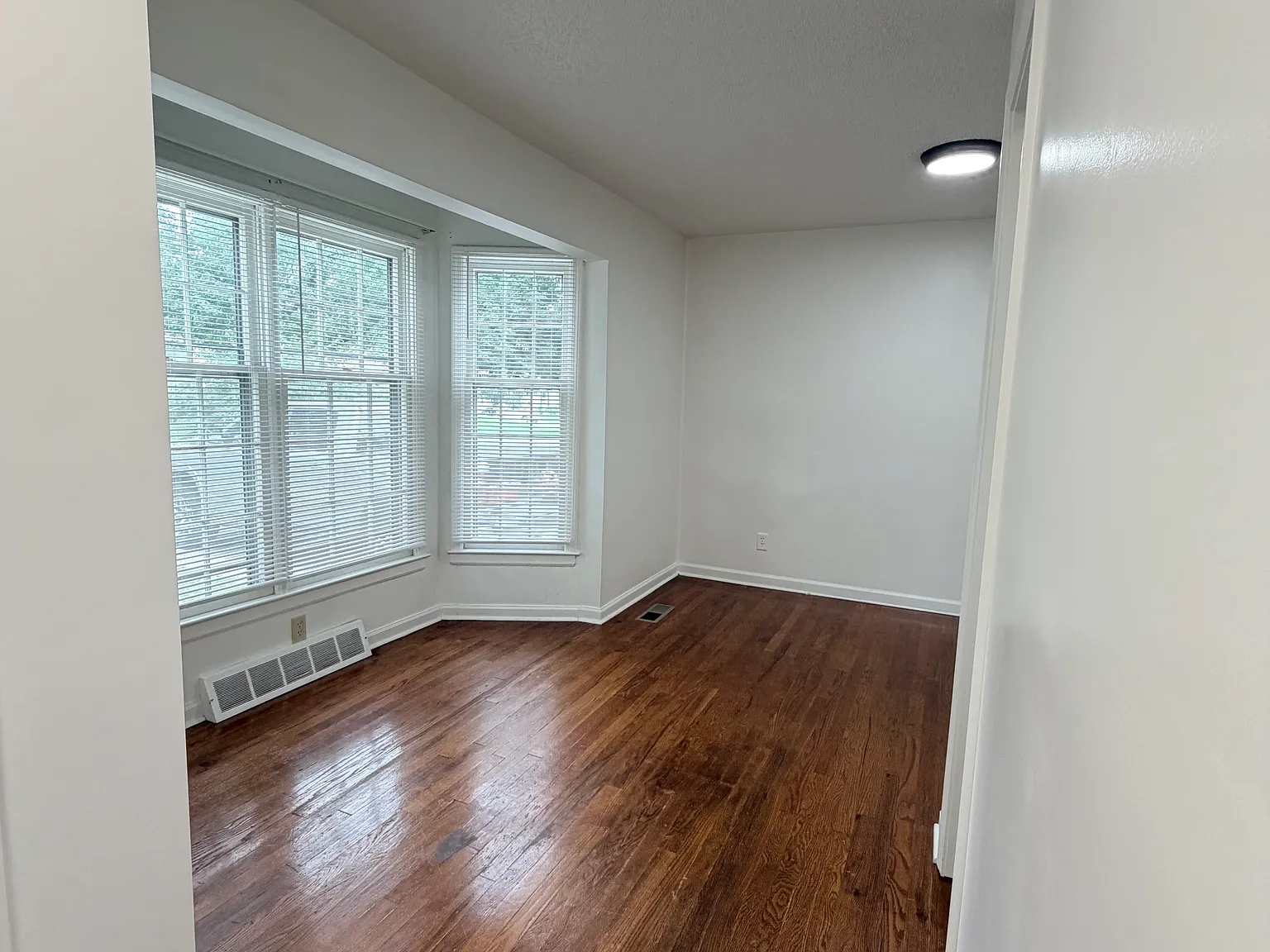 3 bed, 1158 sqft, $2,395 — Photo 3