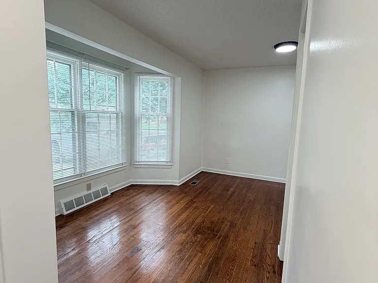 617 W 88th St — Photo 3