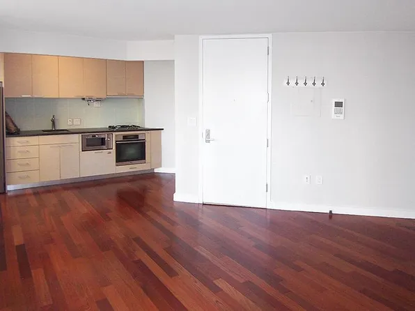 206 E 95th St APT 3D, New York, NY 10128