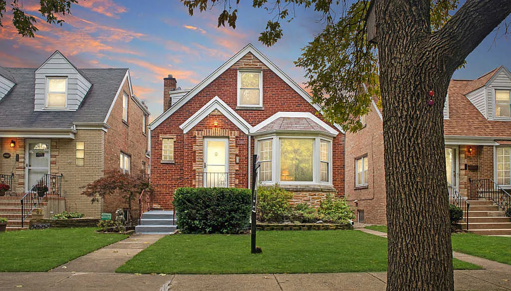3248 N Plainfield Ave photo 1