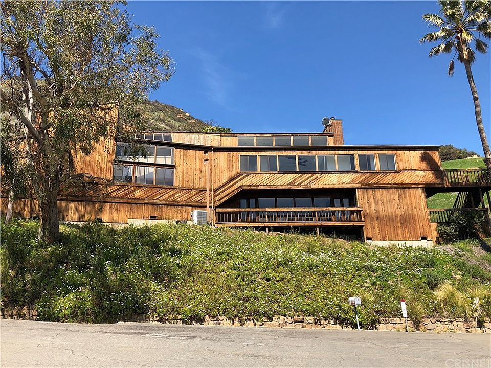 2nd image of 2688 Rambla Pacifico St