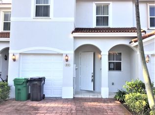 1038 NE 207th Ter, Miami, FL 33179