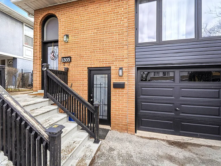 1305 Consort Cres #BASEMENT — Photo 2