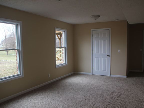 4th image of 204 E Westminster Dr