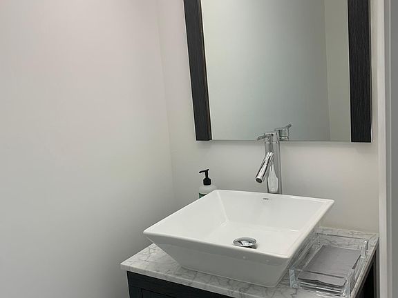 5th image of 1024 NE 33rd St