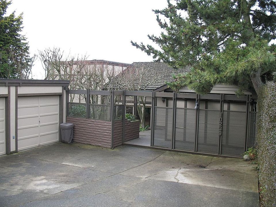 Entry, Detached 2-Car Garage