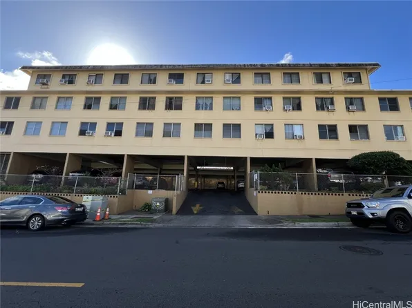 3003 Ala Napuaa Pl APT 308, Honolulu, HI 96818