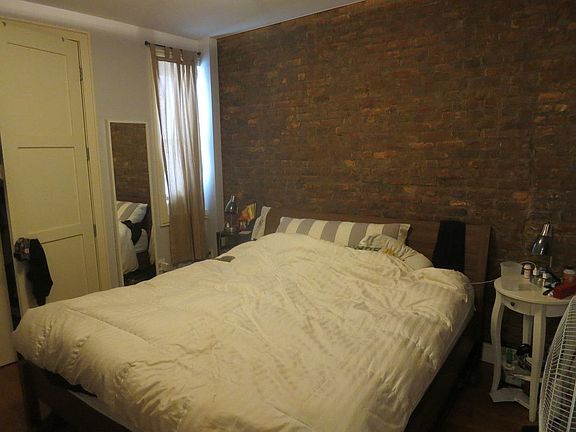 4th image of 208 Evergreen Ave #2A