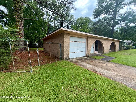 2nd image of 1937 Pamela Dr