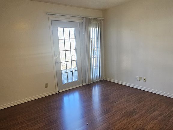 3rd image of 602 E Chestnut St