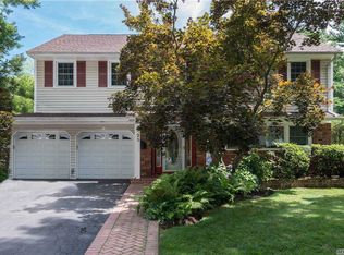 25 Lynwood Dr, Westbury, NY 11590