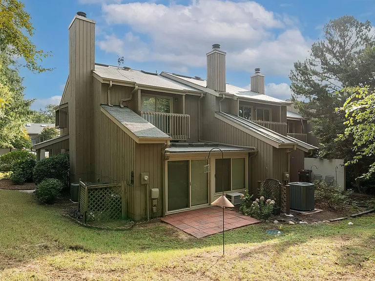 1 Weybridge Pl — Photo 1