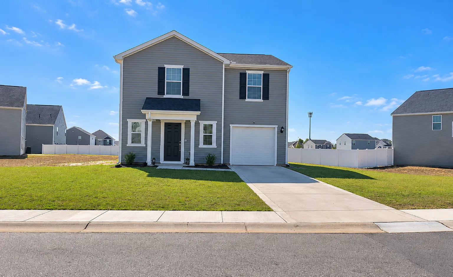 3 bed, 2.5 bath, 1925 sqft, $1,995 — Photo 1