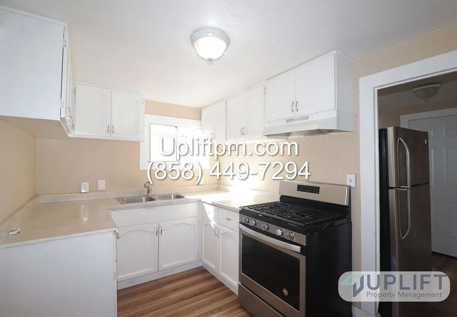 3 bed, 2.0 bath, 862 sqft, $3,295 — Photo 3