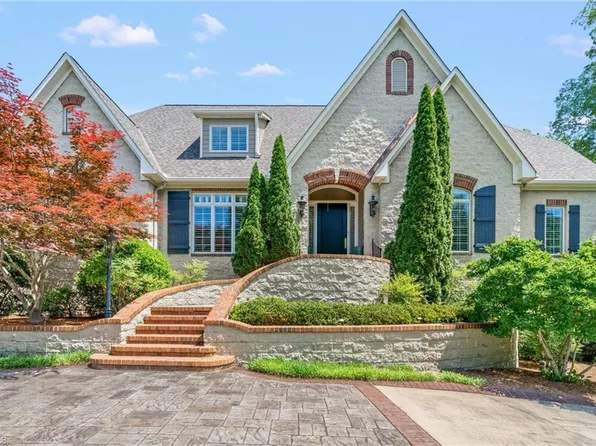 1232 Sturbridge Ave, High Point, NC 27262