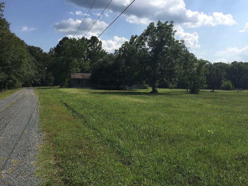 beautiful large front yard