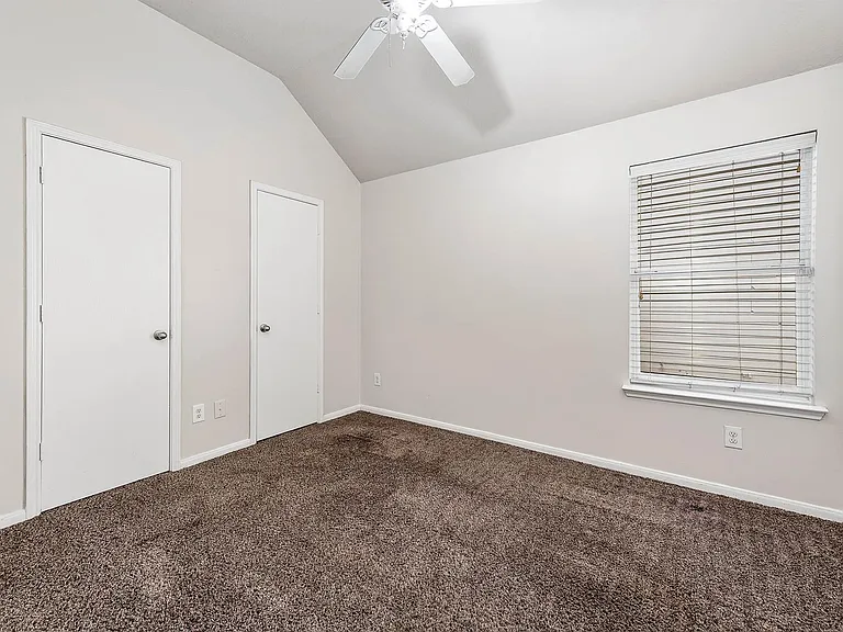 927 Hannah Falls Ln — Photo 22