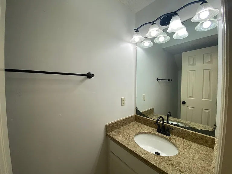 1730 Beechwood Cir N — Photo 20