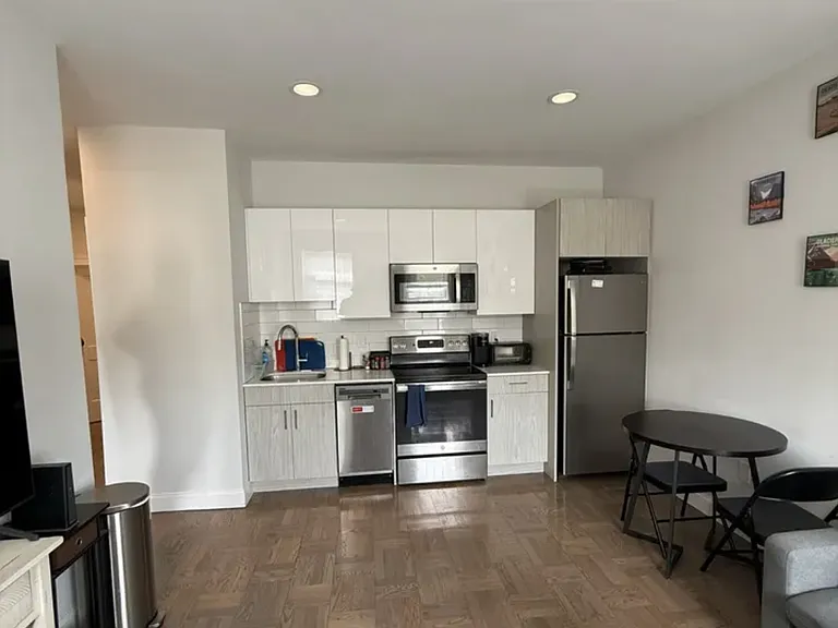 51 Queensberry St #10 — Photo 3