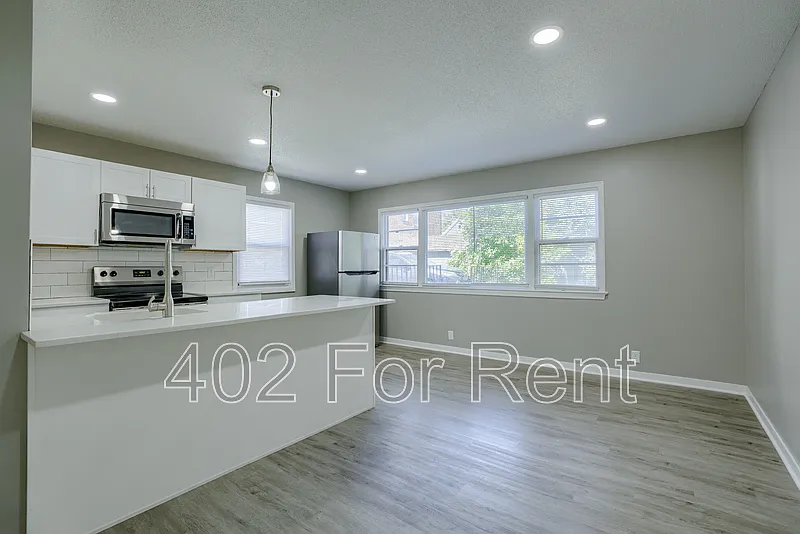 1 bed, 1.0 bath, $745 — Photo 2