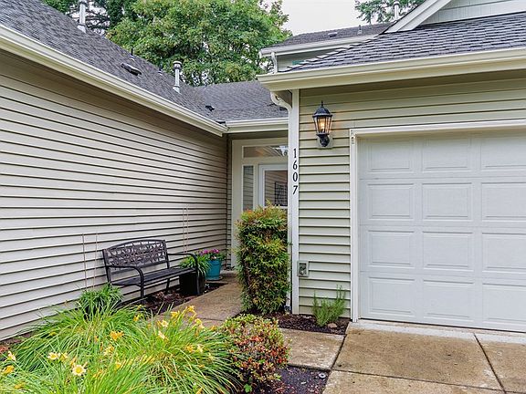2nd image of 1607 NE 89th Pl