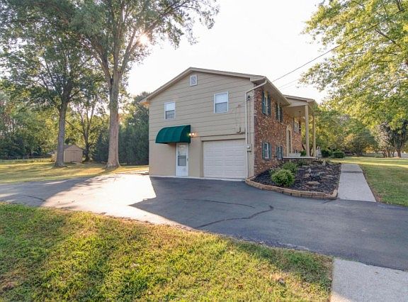 3rd image of 10900 Thornton Dr