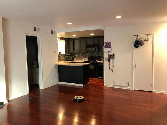 4th image of 200 Elm Ave Unit 2