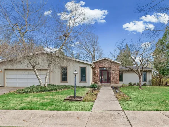 205 E Sherwin Cir, Urbana, IL 61802