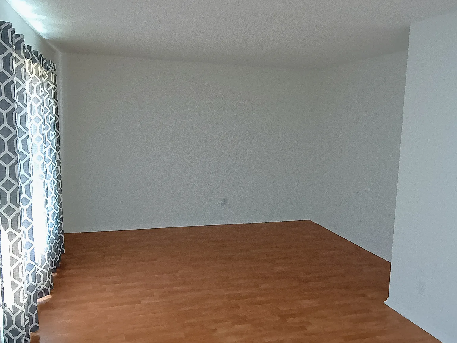2 bed, 1.5 bath, 900 sqft, $1,200 — Photo 2