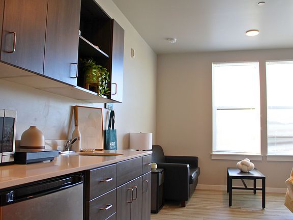 3rd image of 1820 Ferry St APT 118