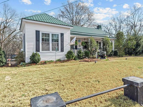 4th image of 178 Fairplay St