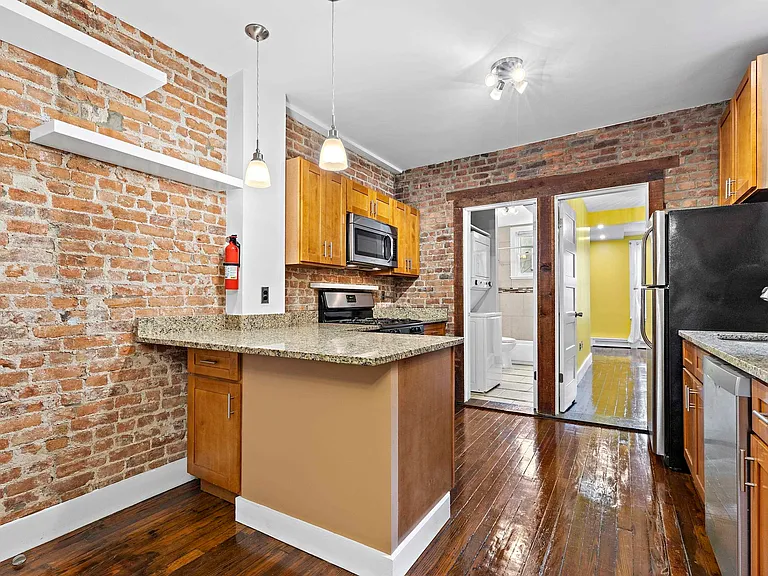 6008 Tyler Pl — Photo 2