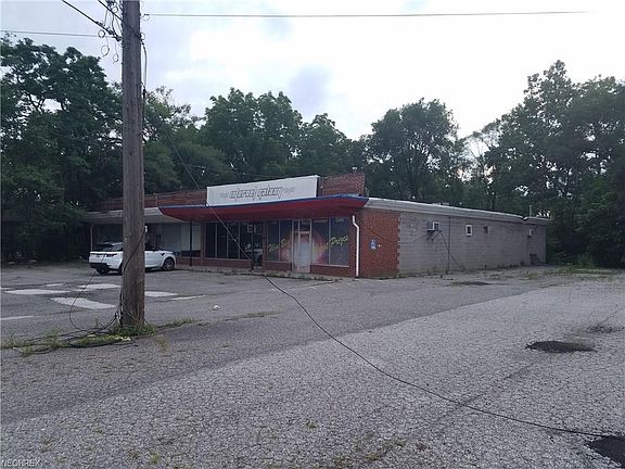 4th image of 15969 Broadway Ave