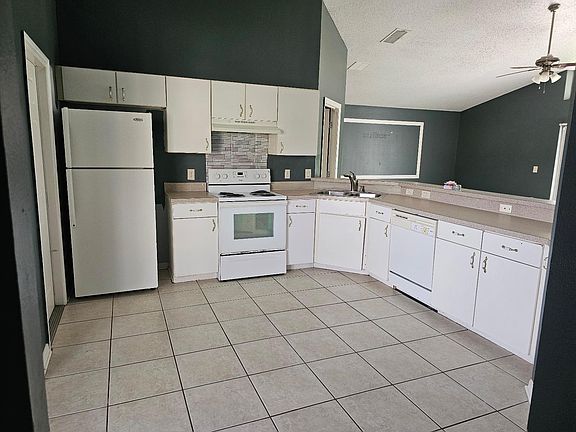 3rd image of 14758 Lady Victoria Blvd