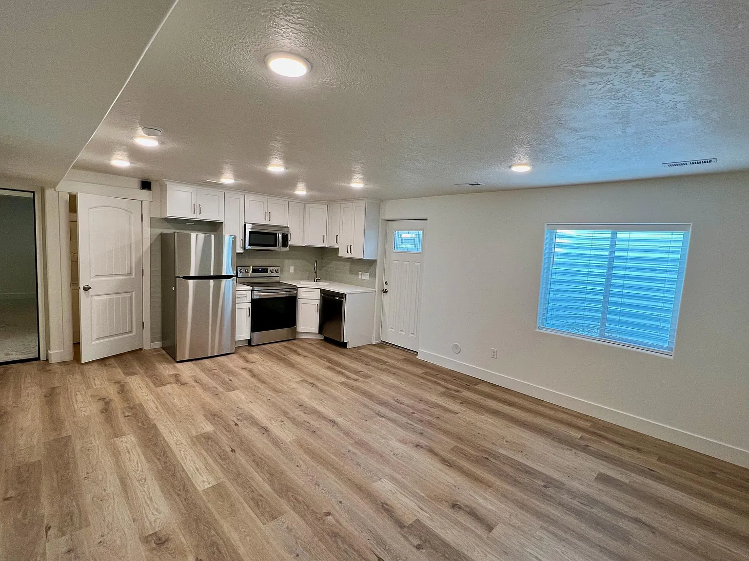 2 bed, 800 sqft, $1,399 — Photo 1