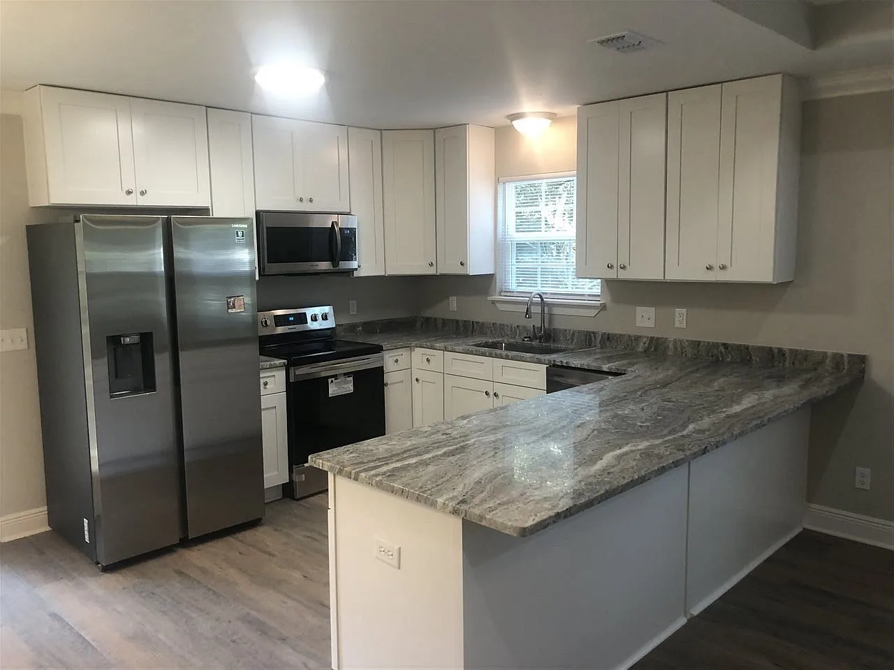 3 bed, 1280 sqft, $2,000 — Photo 4