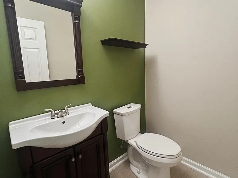 204 Hillcrest Rdg — Photo 16