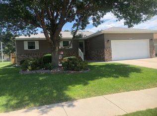 1513 11th Ave, Kearney, NE 68845