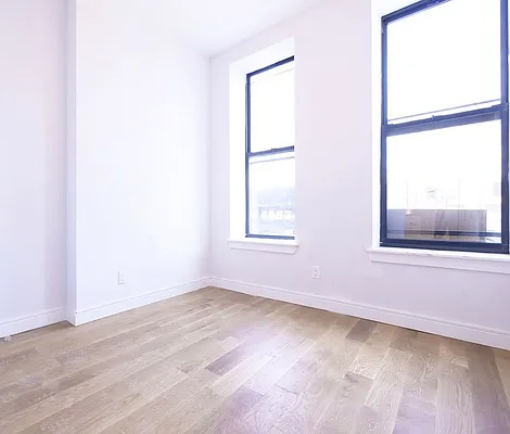 Rented by Tapiro Realty | media 33