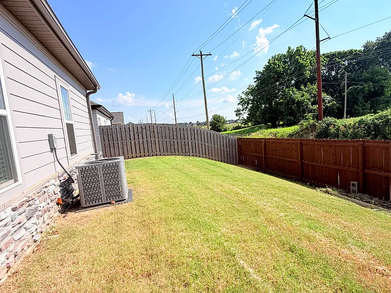 2310 SW Poppy St — Photo 25
