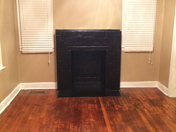 Living Room w Fireplace